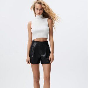 ZARA High-waisted shorts with front pocket Size M